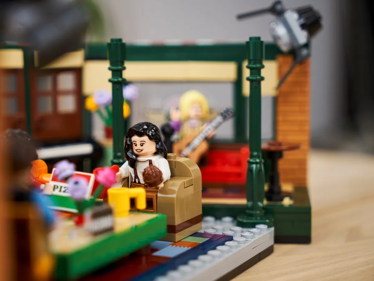 LEGO Central Perk (21319) - image 18