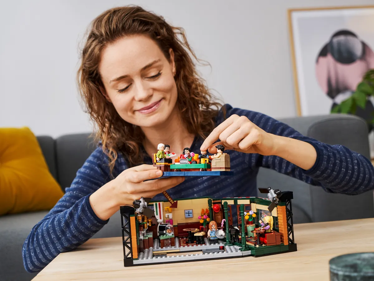 LEGO Central Perk (21319) - image 20