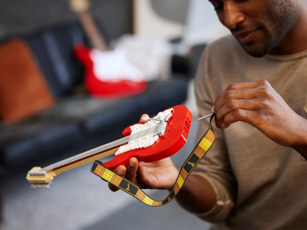 LEGO LEGO® Ideas Fender® Stratocaster™ (21329) - Bild 11