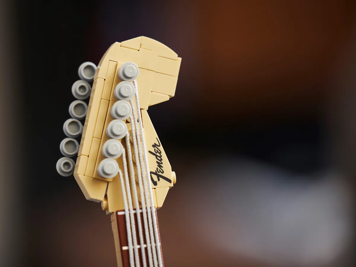 LEGO LEGO® Ideas Fender® Stratocaster™ (21329) - Bild 12