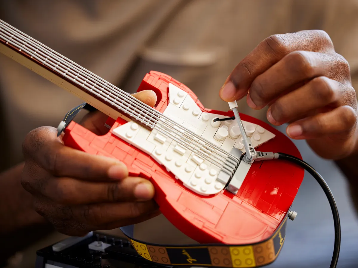 LEGO LEGO® Ideas Fender® Stratocaster™ (21329) - Bild 13