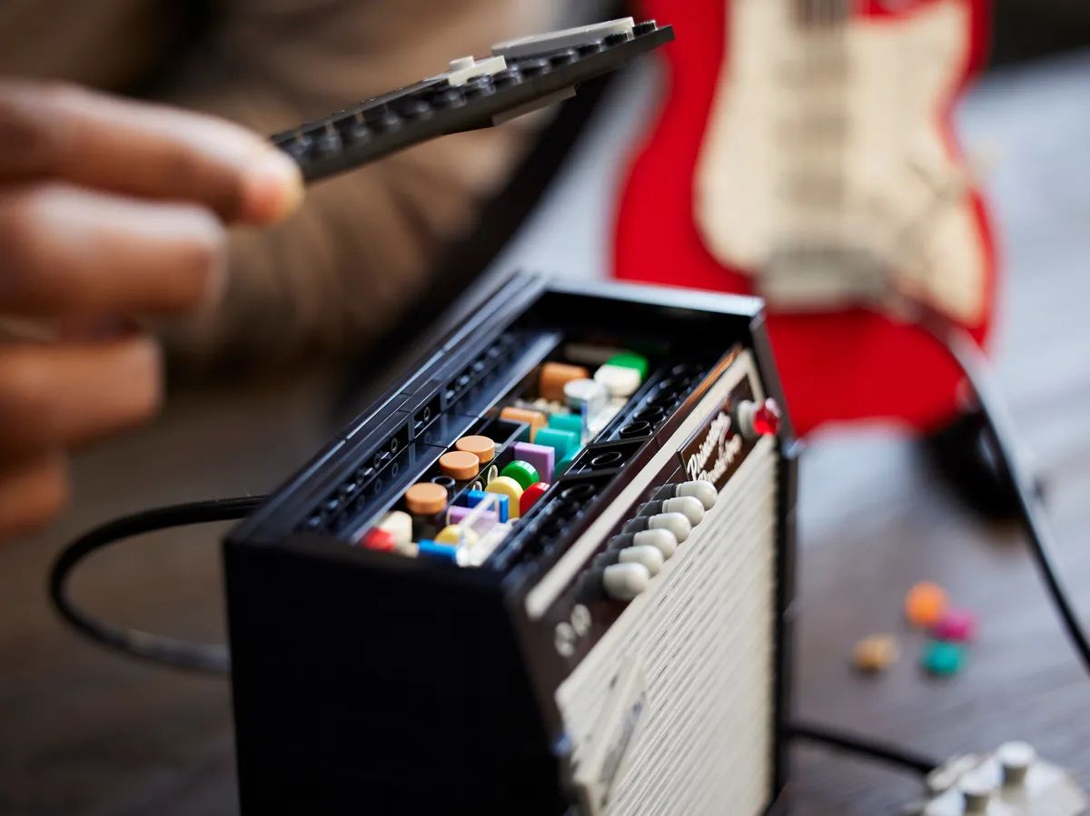 LEGO LEGO® Ideas Fender® Stratocaster™ (21329) - Bild 14