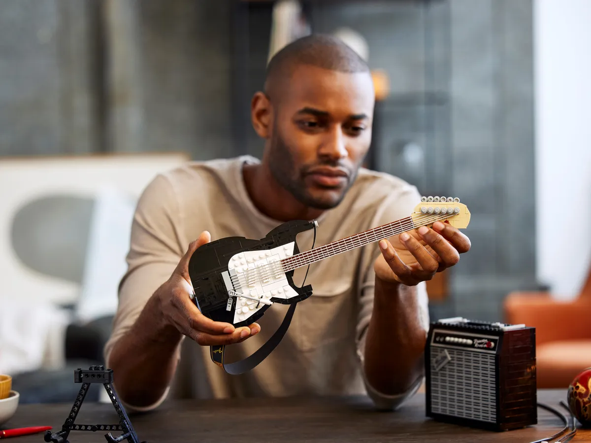 LEGO LEGO® Ideas Fender® Stratocaster™ (21329) - Bild 16