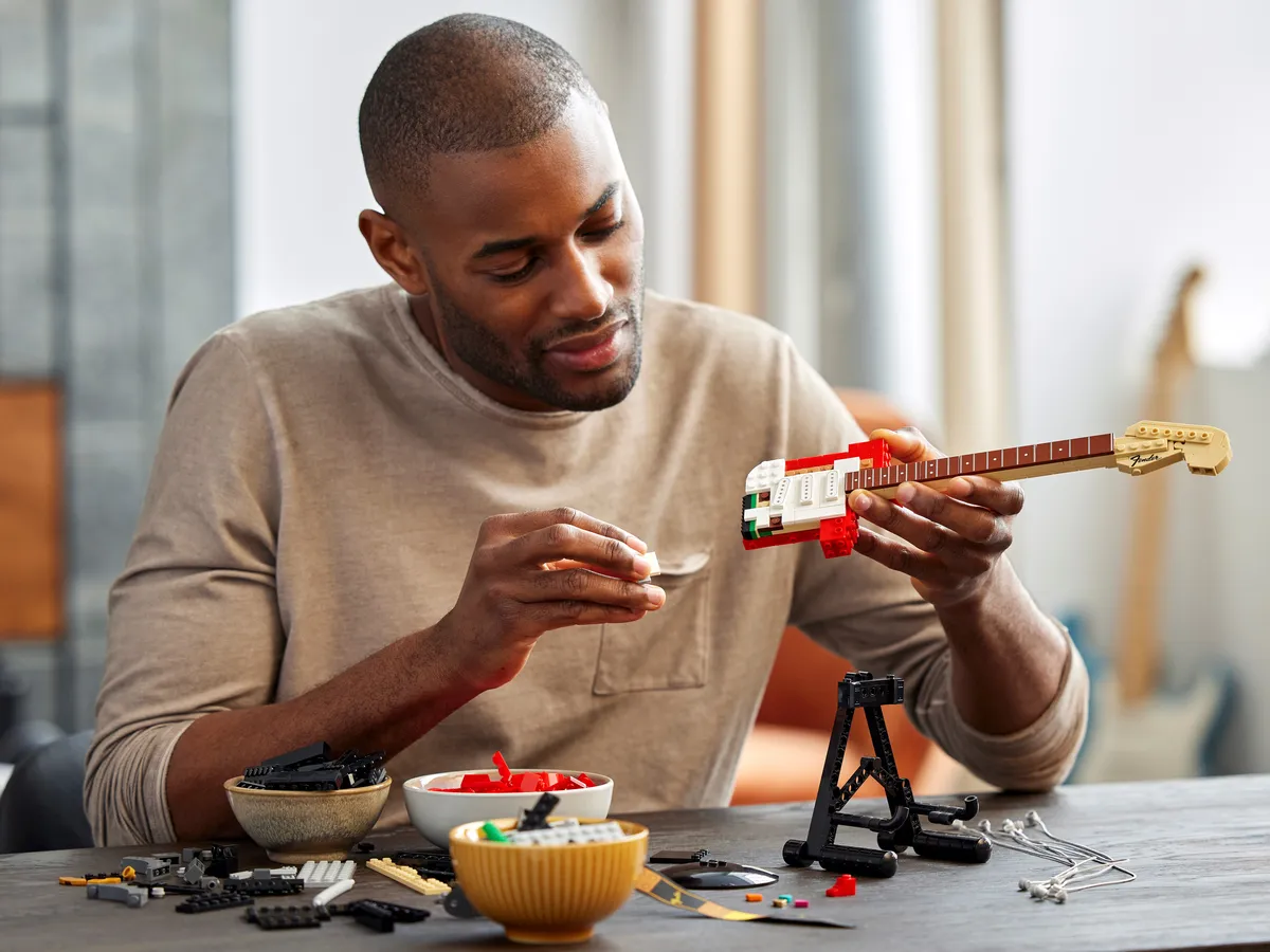 LEGO LEGO® Ideas Fender® Stratocaster™ (21329) - Bild 17
