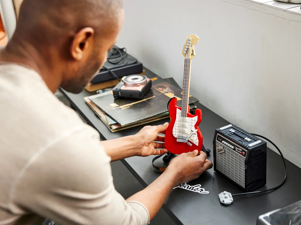 LEGO LEGO® Ideas Fender® Stratocaster™ (21329) - Bild 18