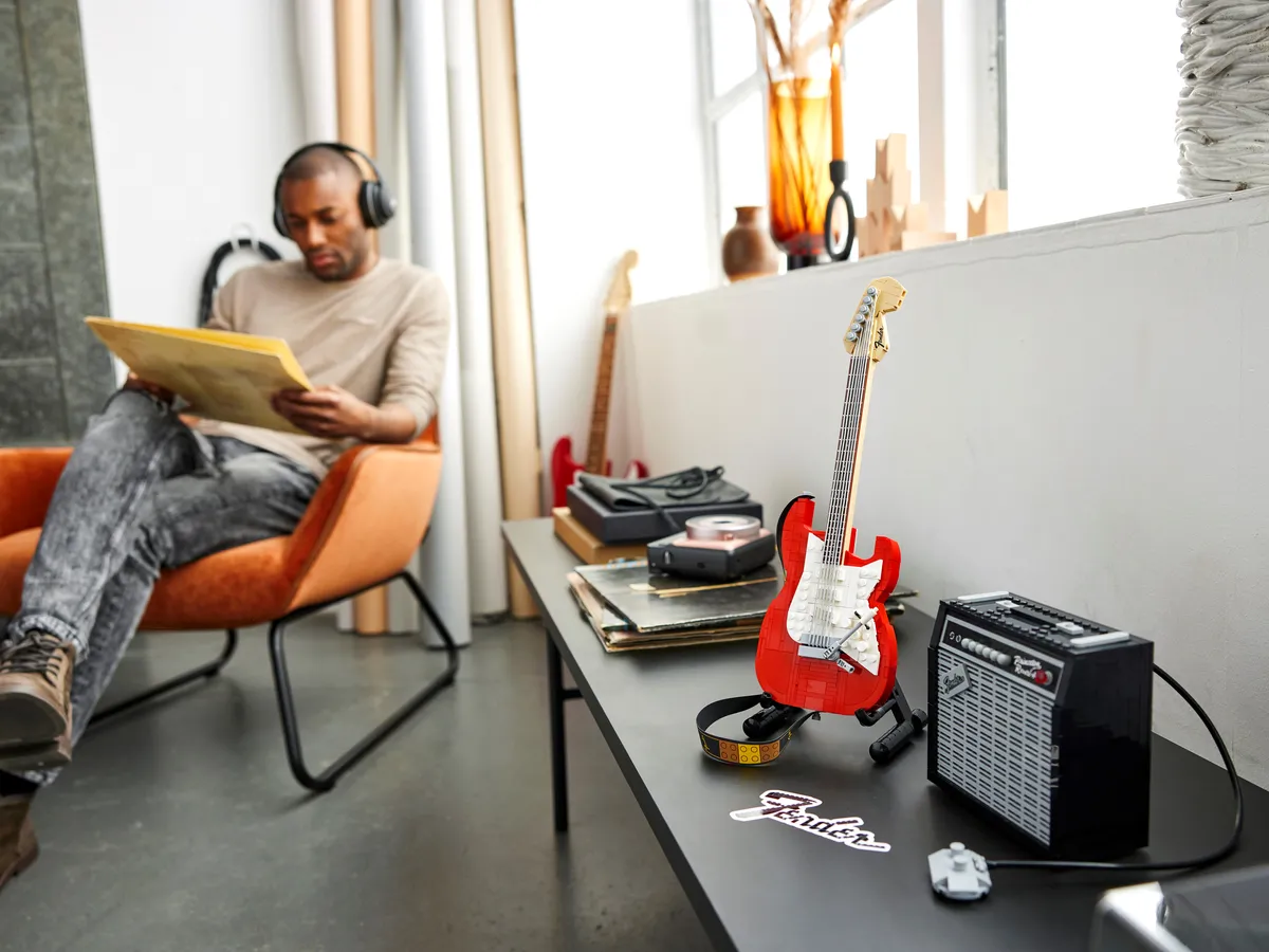LEGO LEGO® Ideas Fender® Stratocaster™ (21329) - Bild 19