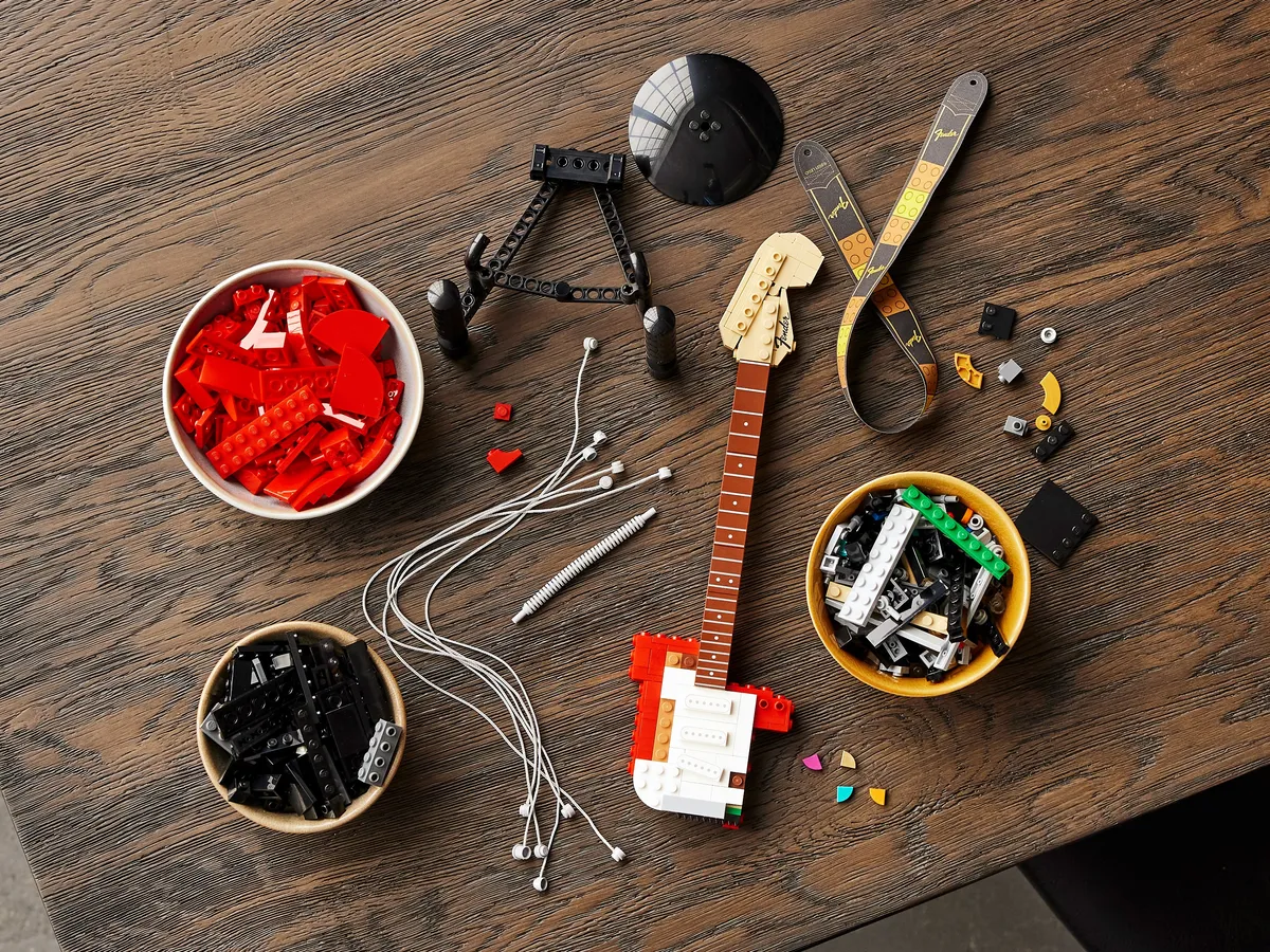 LEGO LEGO® Ideas Fender® Stratocaster™ (21329) - Bild 20