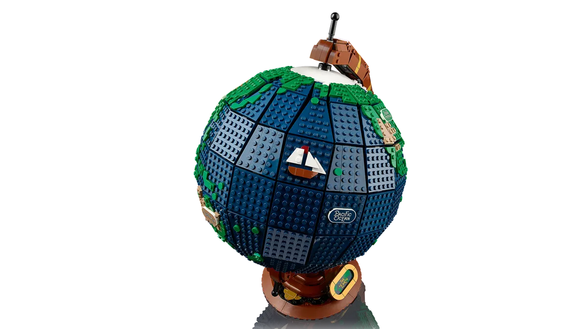 LEGO The Globe (21332) - afbeelding 2