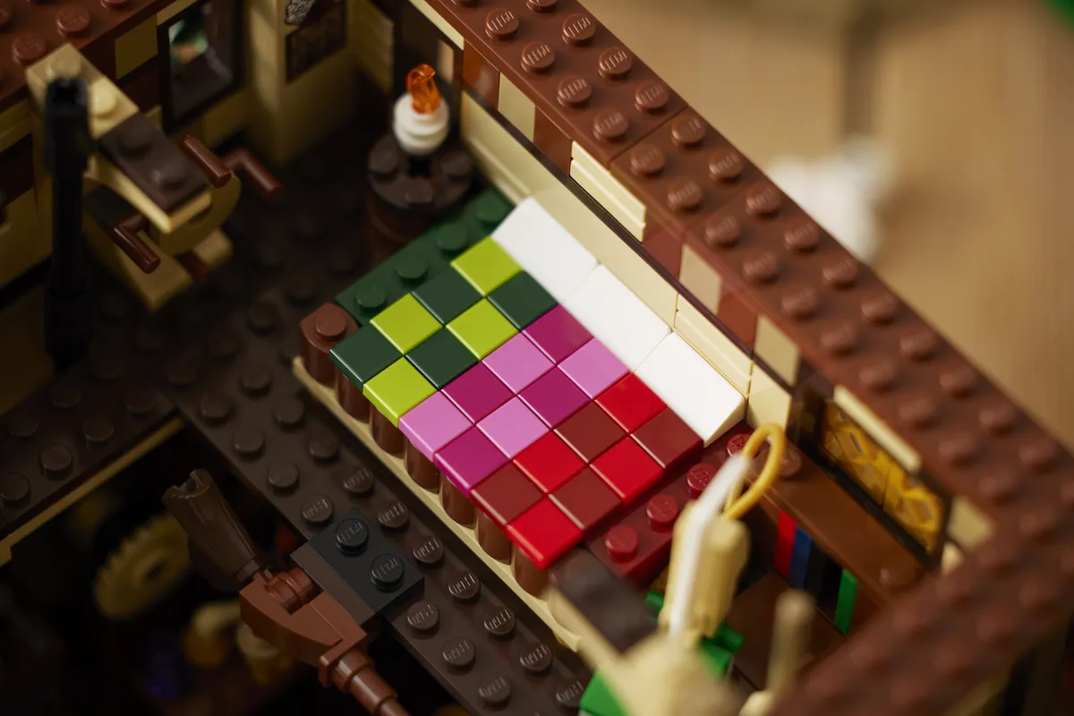 LEGO Disney Hocus Pocus: The Sanderson Sisters' Cottage (21341) - Bild 18
