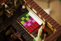 LEGO Disney Hocus Pocus: The Sanderson Sisters' Cottage (21341) - afbeelding 18