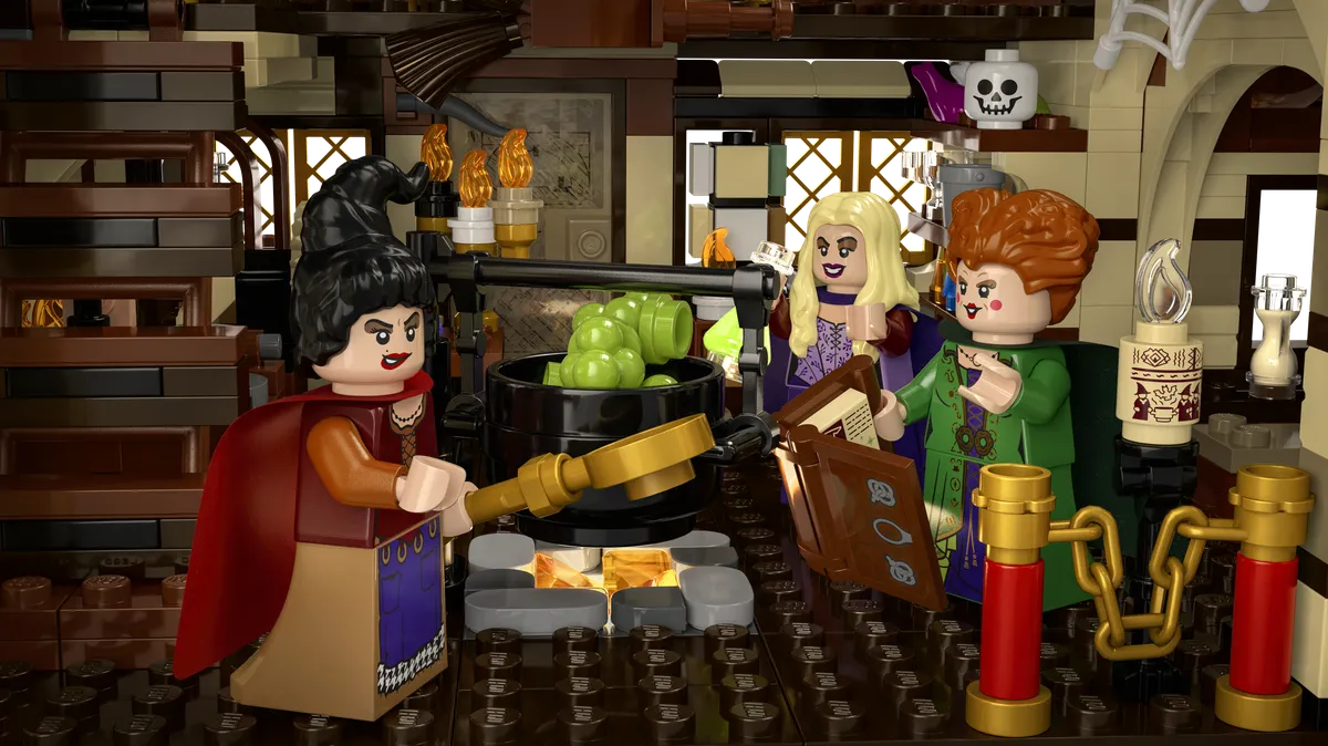 LEGO Disney Hocus Pocus: The Sanderson Sisters' Cottage (21341) - Bild 10
