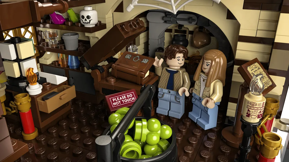 LEGO Disney Hocus Pocus: The Sanderson Sisters' Cottage (21341) - Bild 11