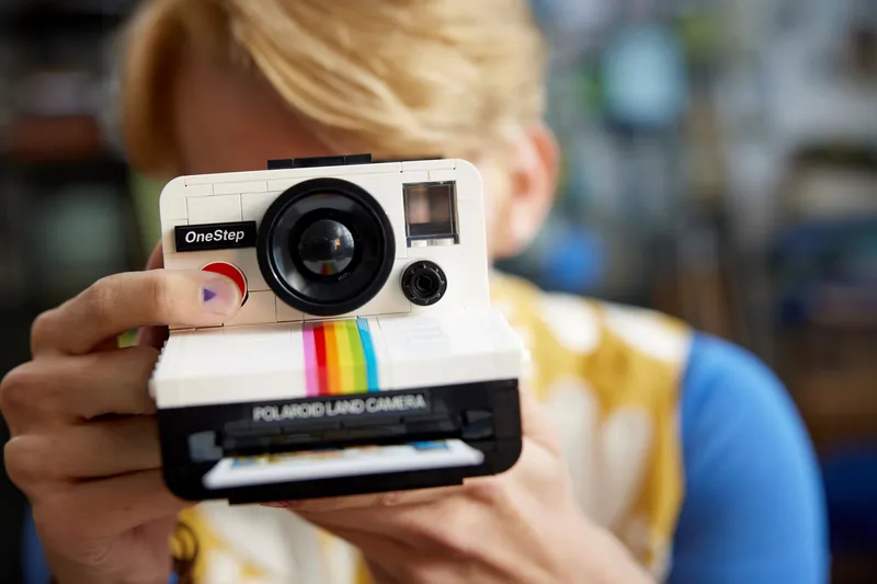 Polaroid OneStep SX-70 camera van LEGO – productfoto 8 van 10