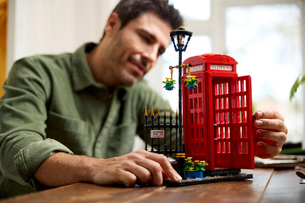 LEGO Red London Telephone Box (21347) - Bild 8