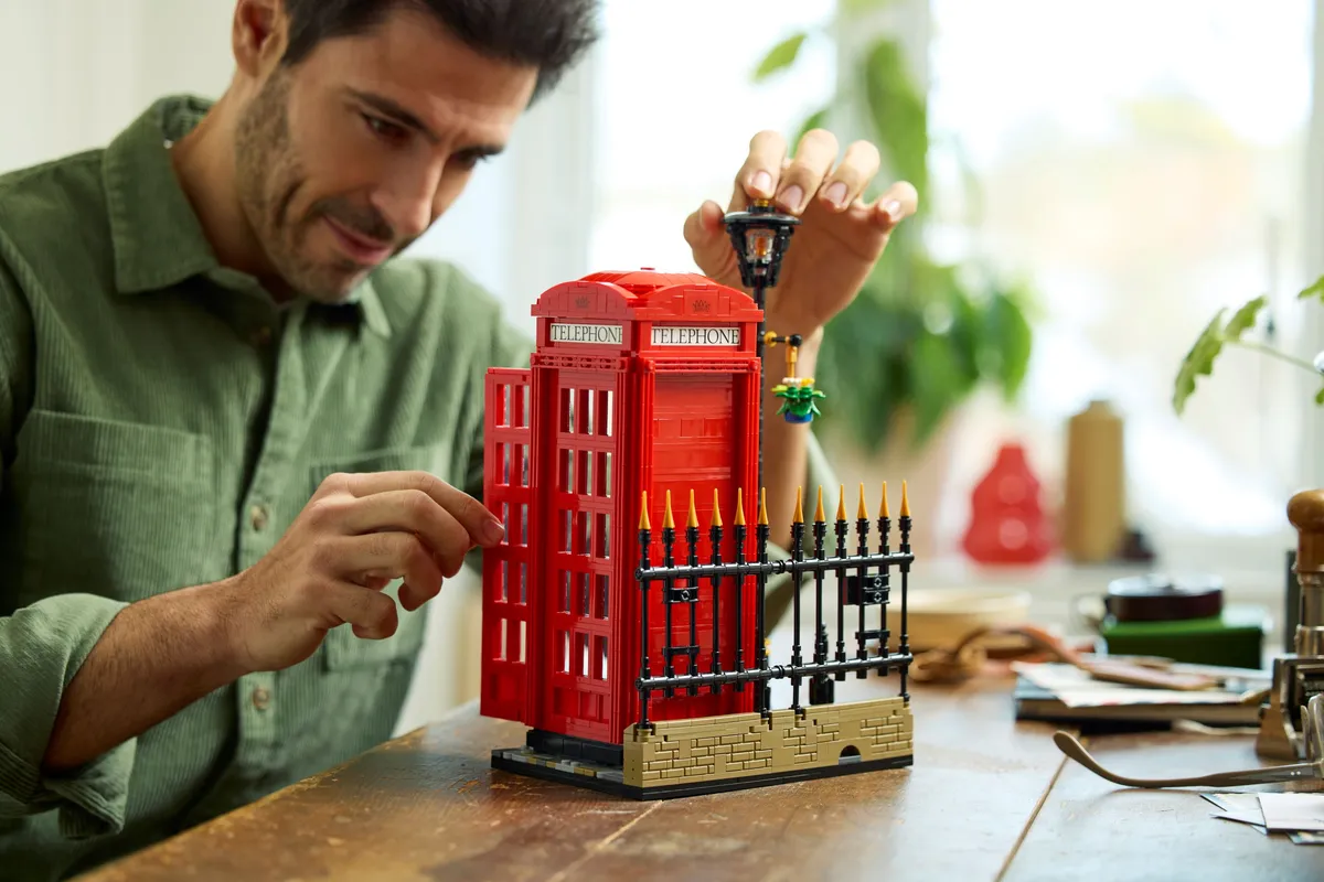 LEGO Red London Telephone Box (21347) - Bild 9