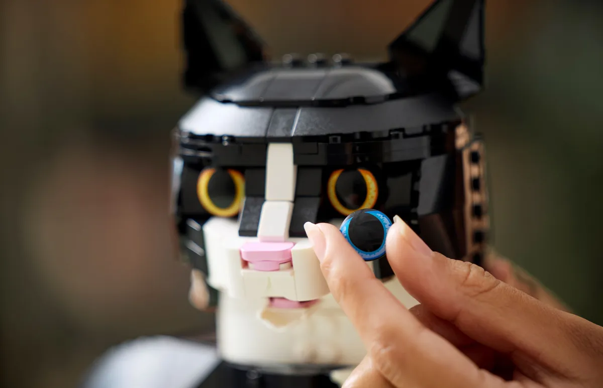 LEGO Tuxedo Cat (21349) - Bild 6