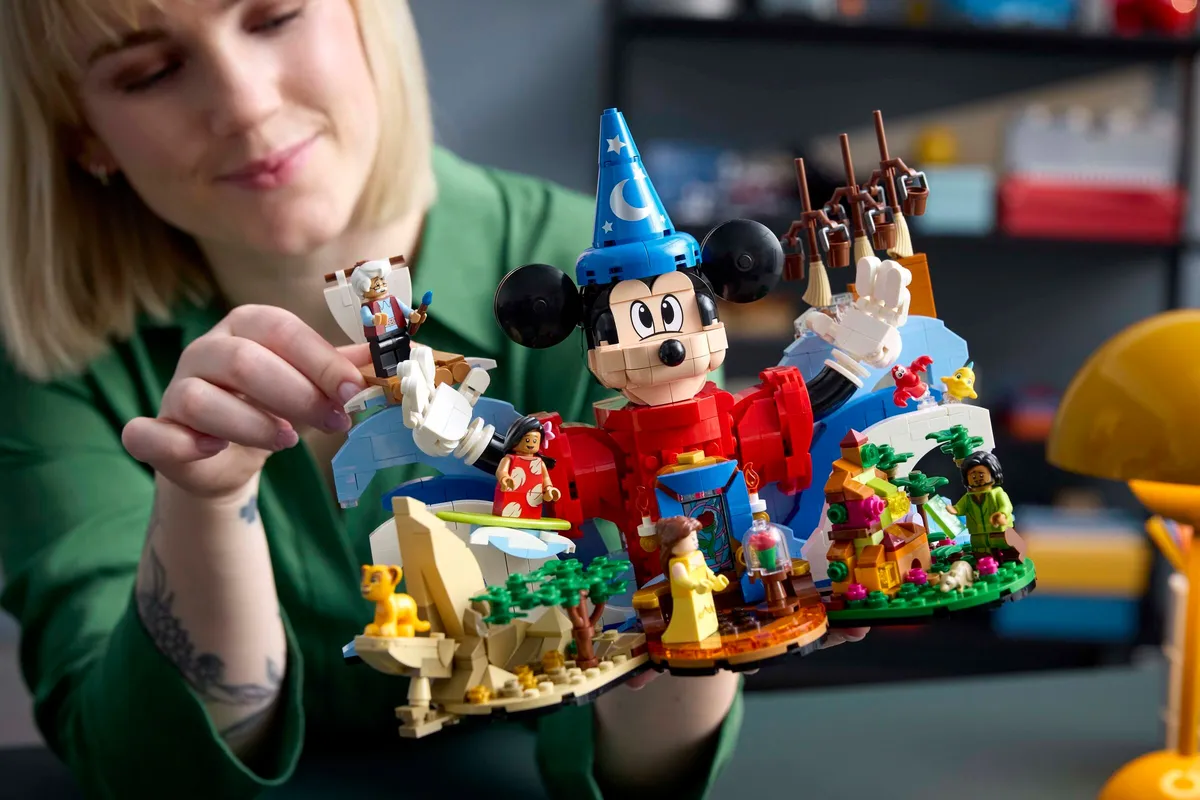 LEGO Magic of Disney (21352) - image 5