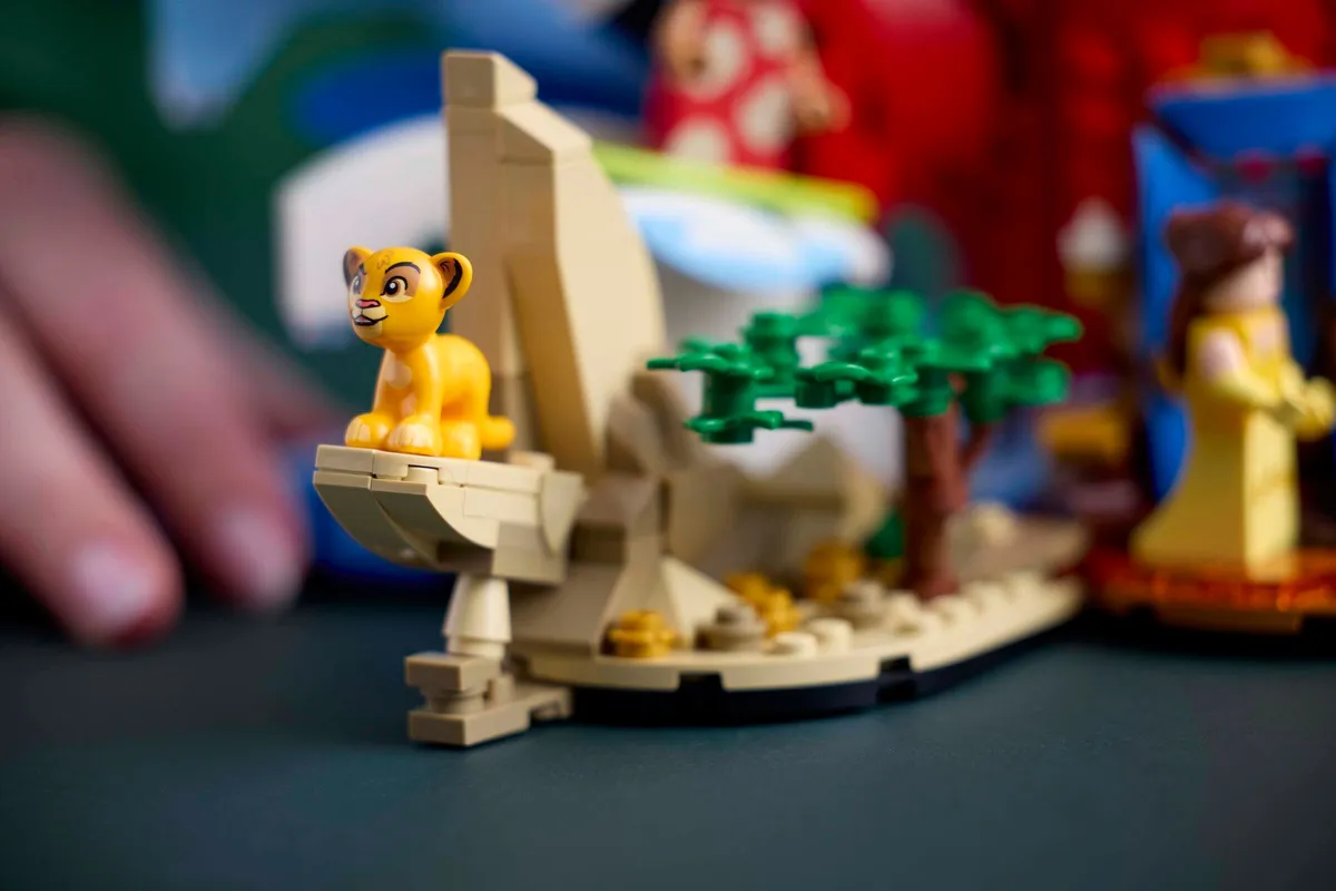 LEGO Magic of Disney (21352) - image 6