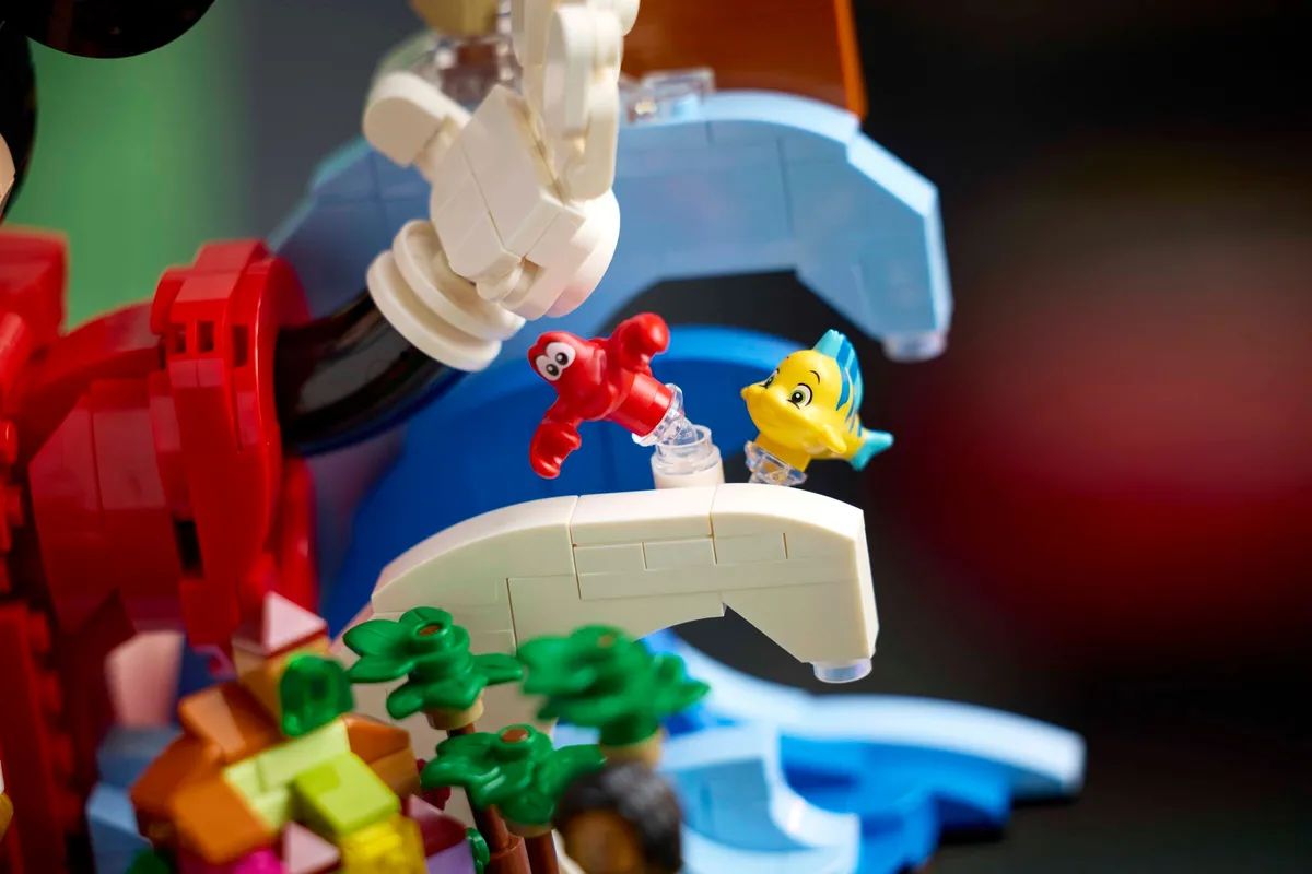 LEGO Magic of Disney (21352) - image 8