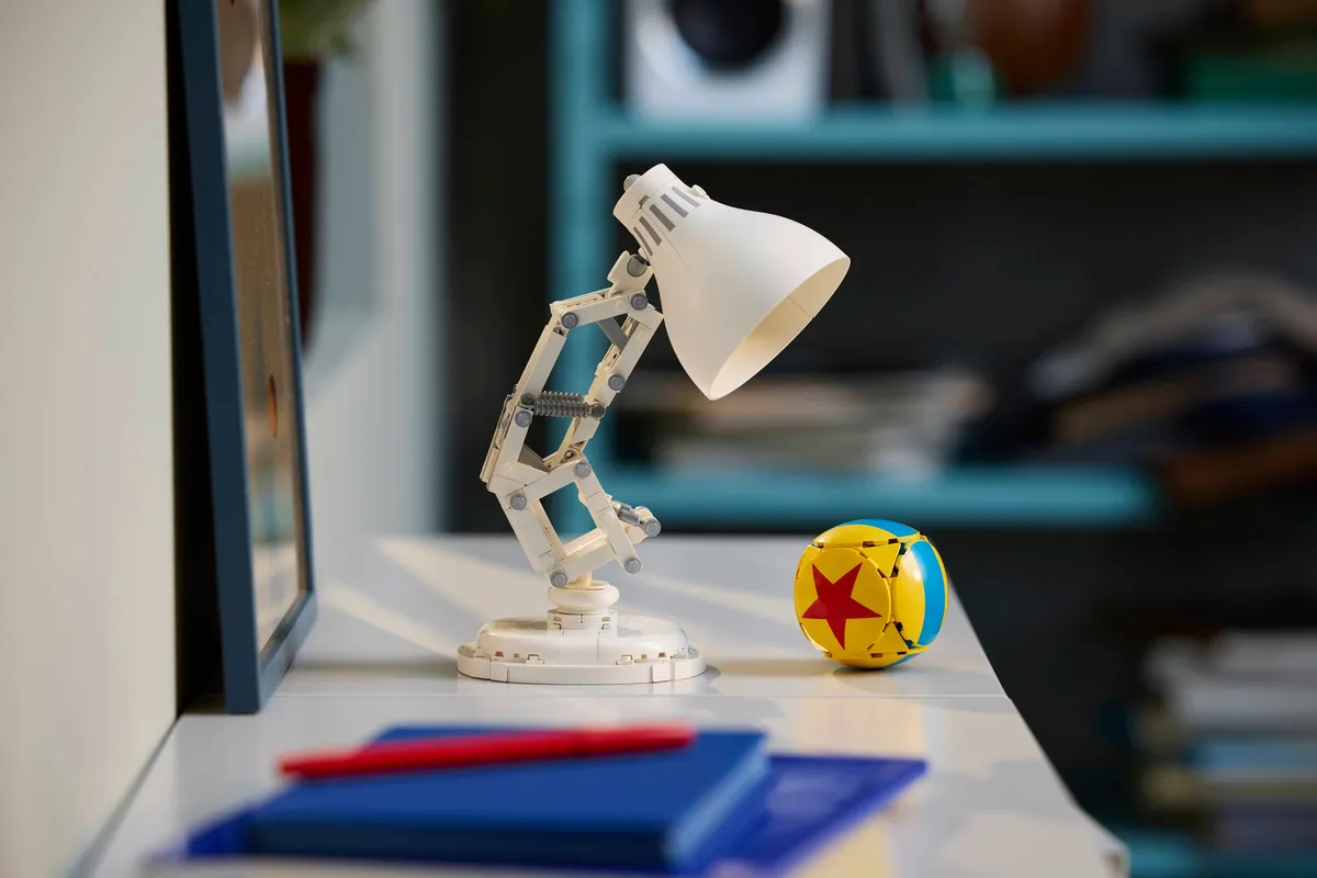 LEGO Disney Pixar Luxo Jr. (21357) - image 6