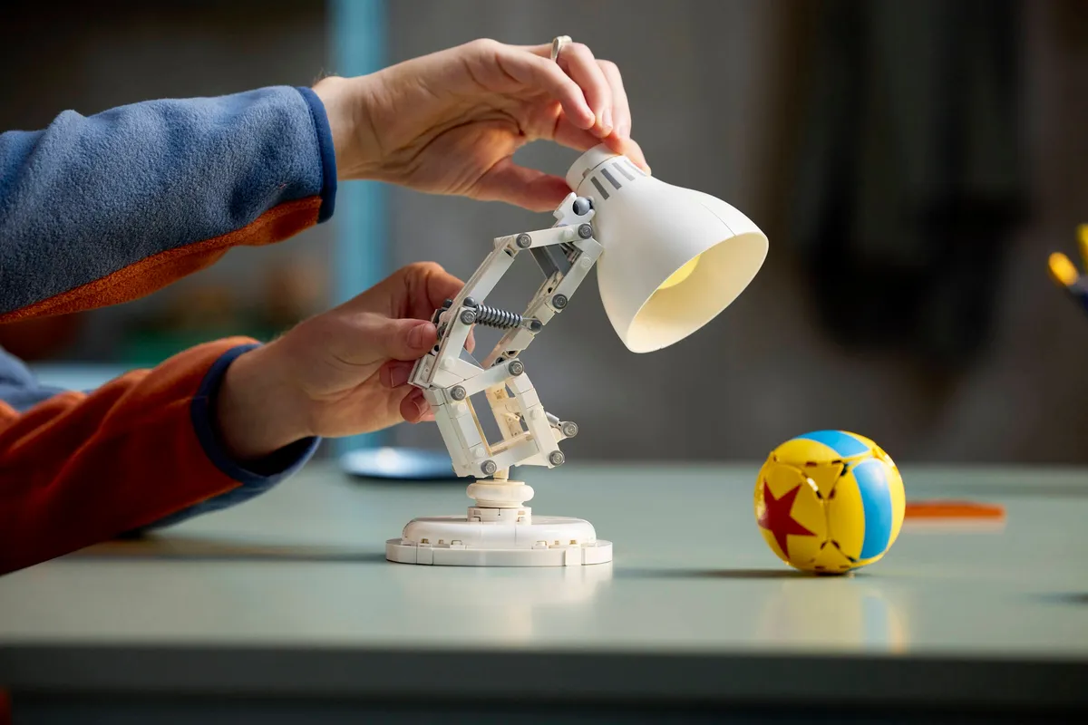 LEGO Disney Pixar Luxo Jr. (21357) - image 8