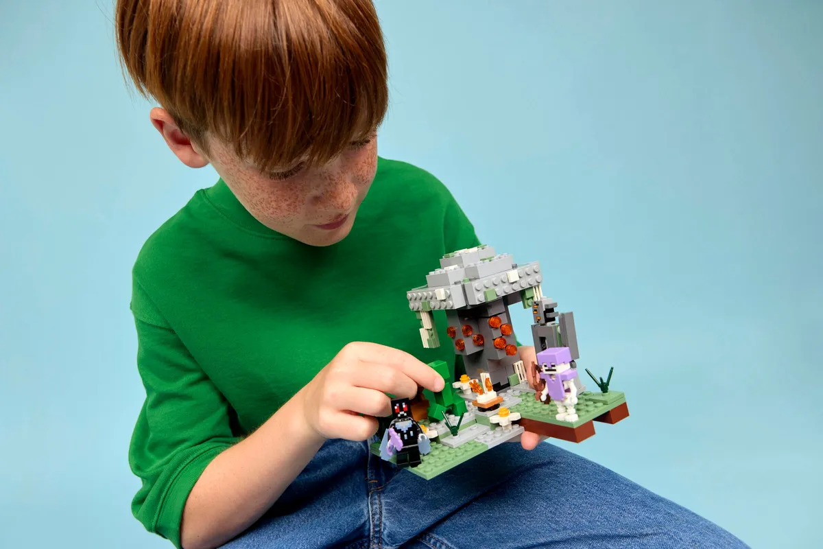 LEGO The Pale Garden (21586) - Bild 8