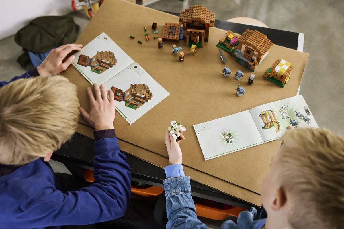 LEGO Evoker Village Attack (21596) - Bild 10