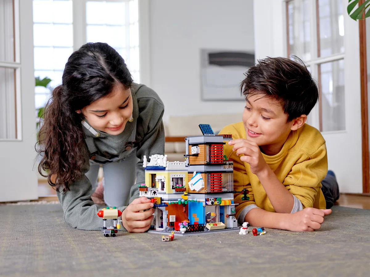 LEGO Townhouse Pet Shop & Café (31097) - Bild 7