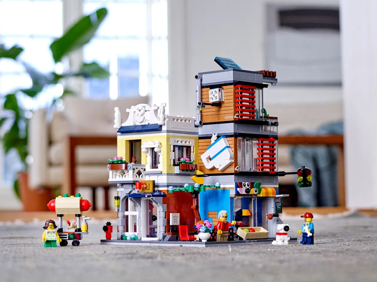 LEGO Townhouse Pet Shop & Café (31097) - Bild 8