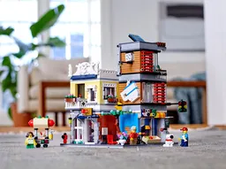 LEGO Townhouse Pet Shop & Café (31097) - image 8