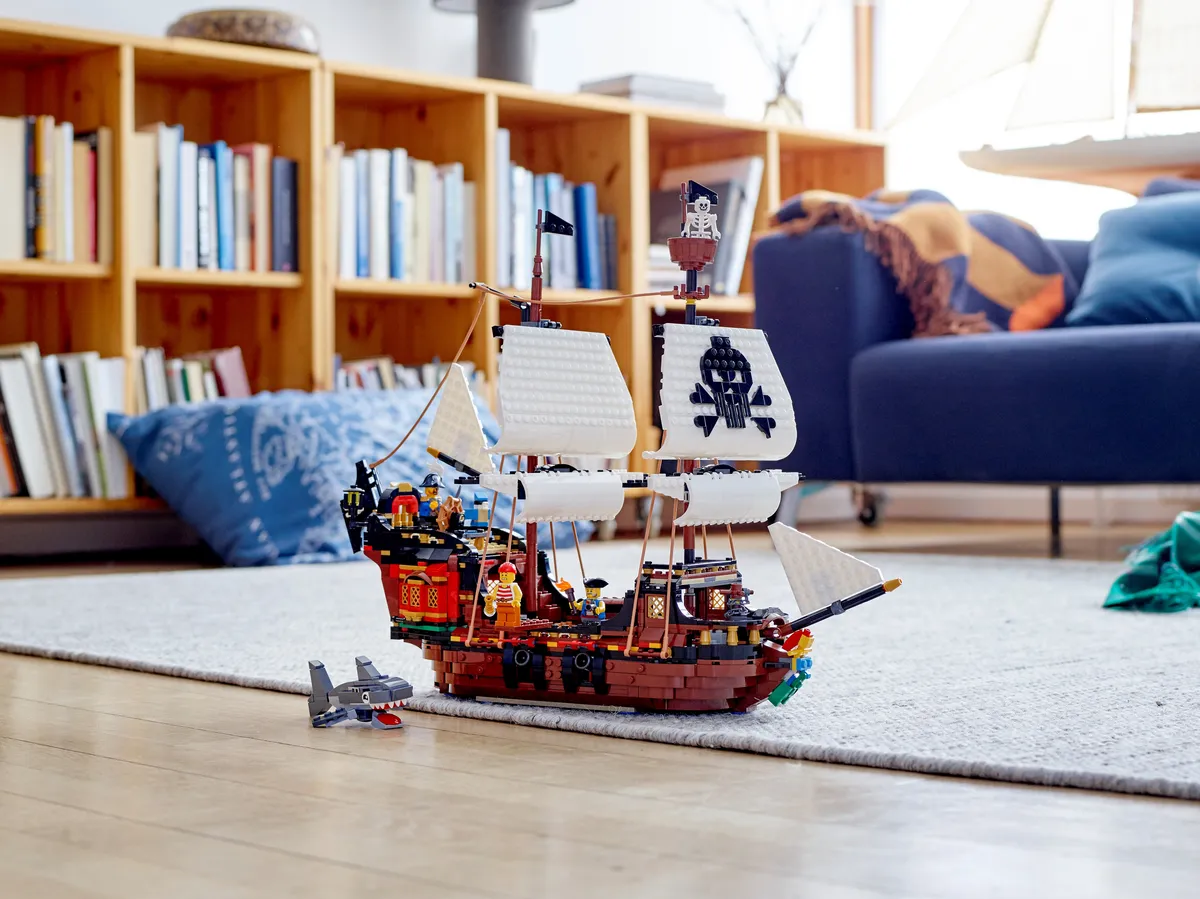 LEGO Pirate Ship (31109) - image 13