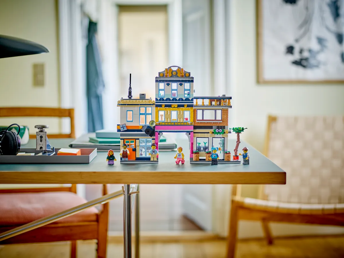 LEGO Main Street (31141) - image 11