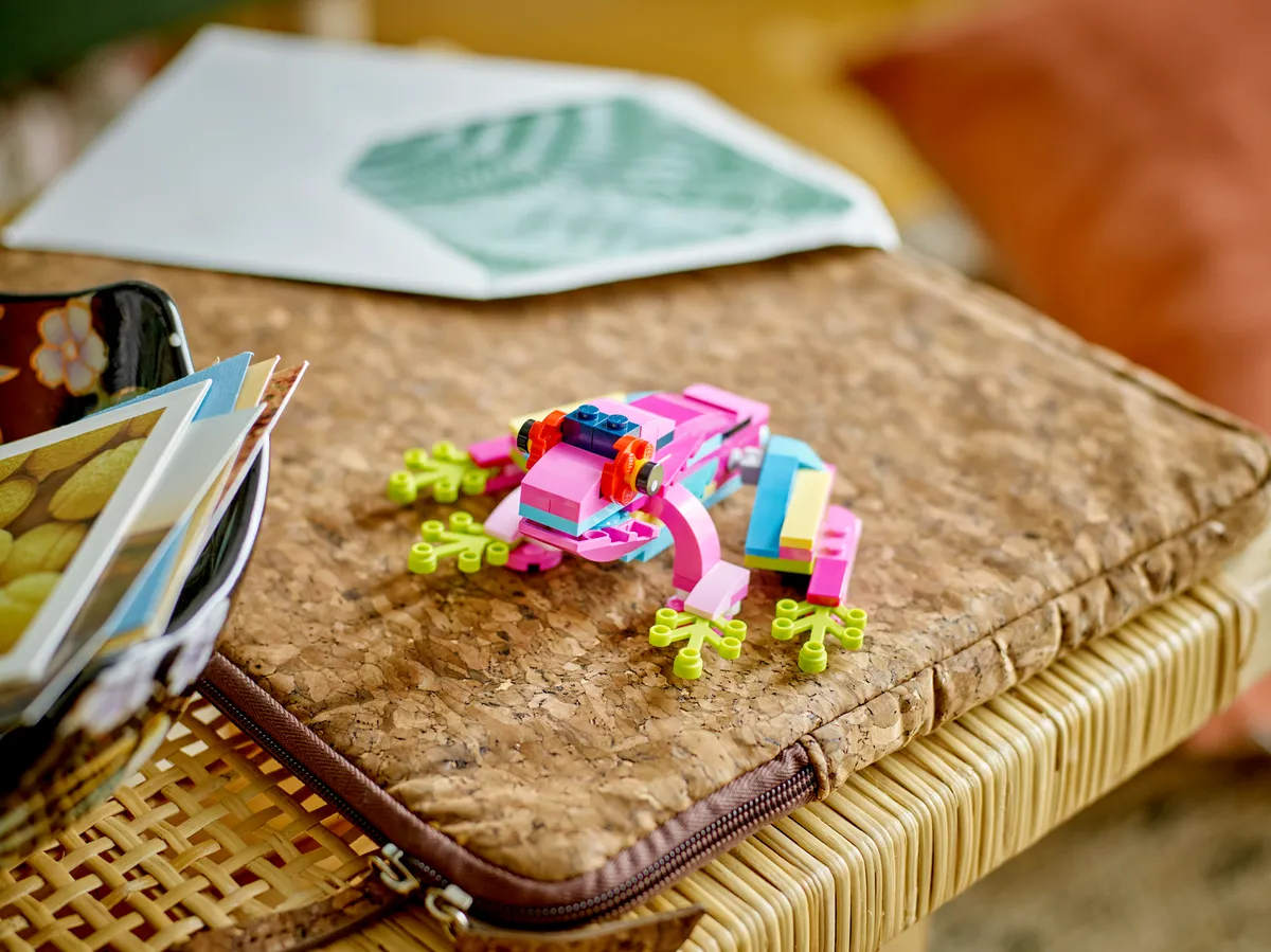 LEGO Exotic Pink Parrot (31144) - image 10