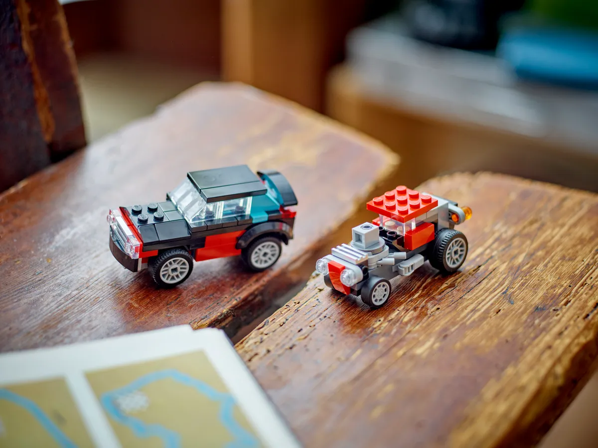 LEGO Flatbed Truck with Helicopter (31146) - Bild 10