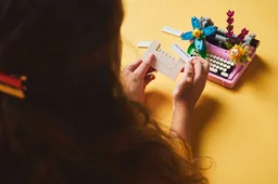 LEGO Typewriter with Flowers (31169) - afbeelding 6