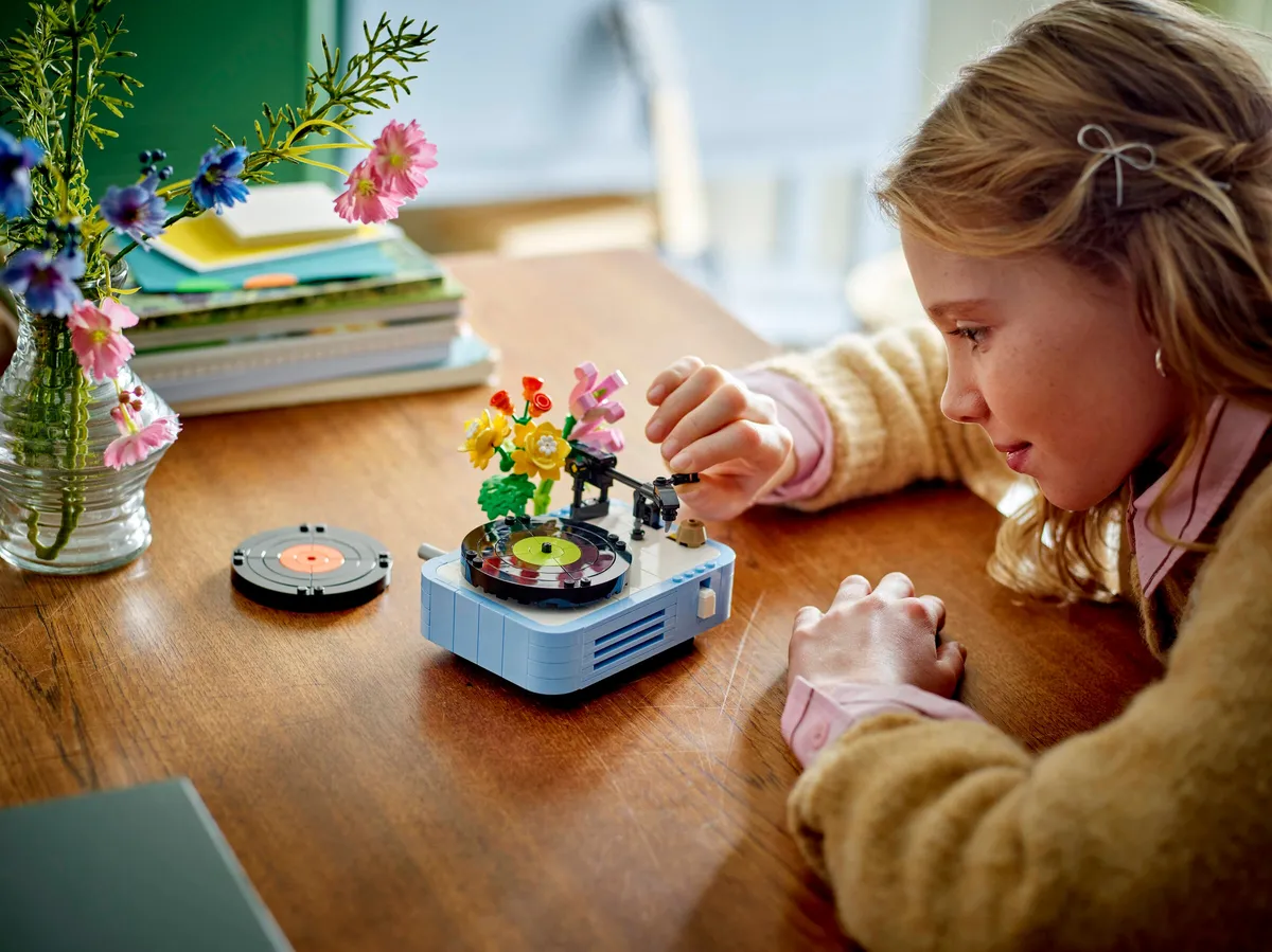 LEGO Record Player with Flowers (31172) - Bild 5