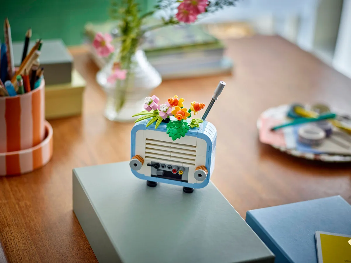 LEGO Record Player with Flowers (31172) - Bild 8