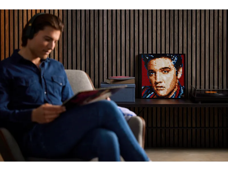 Elvis Presley “The King” by LEGO – product photo 7 of 9