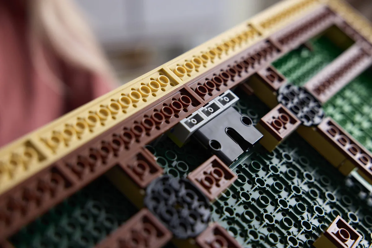 LEGO Claude Monet – Bridge over a Pond of Water Lilies (31220) - image 10