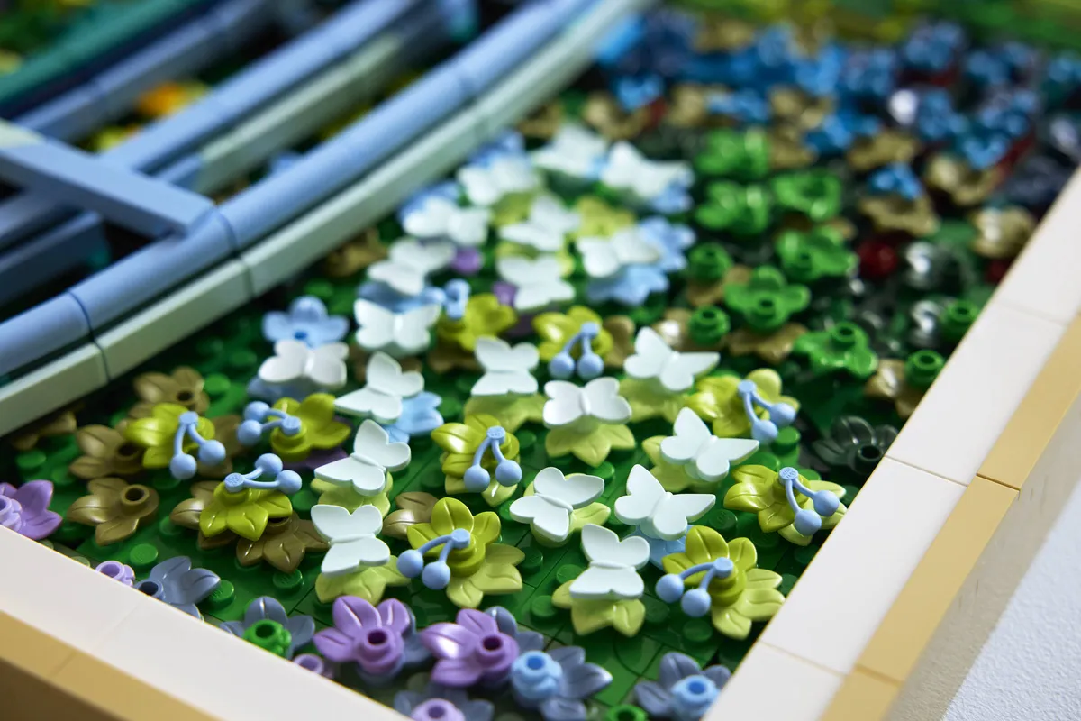 LEGO Claude Monet – Bridge over a Pond of Water Lilies (31220) - image 12