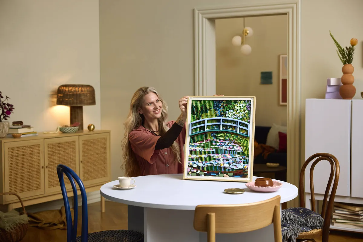 LEGO Claude Monet – Bridge over a Pond of Water Lilies (31220) - image 7