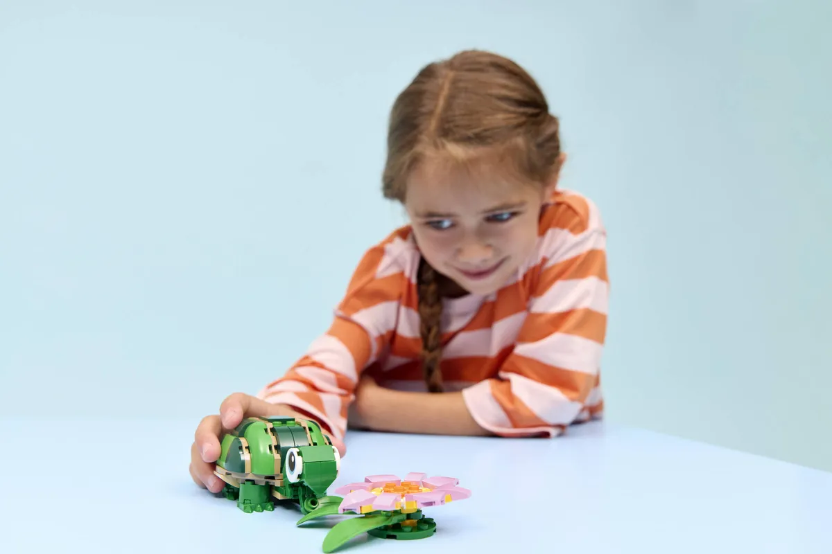 LEGO Turtle with a Water Lily Flower (31377) - Bild 20