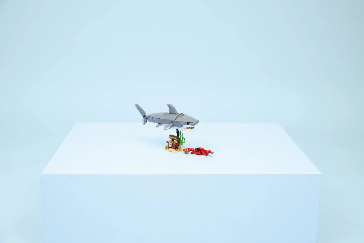 LEGO Fierce Shark with a Treasure Chest (31381) - Bild 15