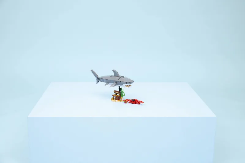 Fierce Shark with a Treasure Chest by LEGO – product photo 24 of 25