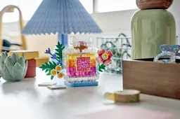 LEGO Floral Decor Perfume Bottle (31383) - image 6