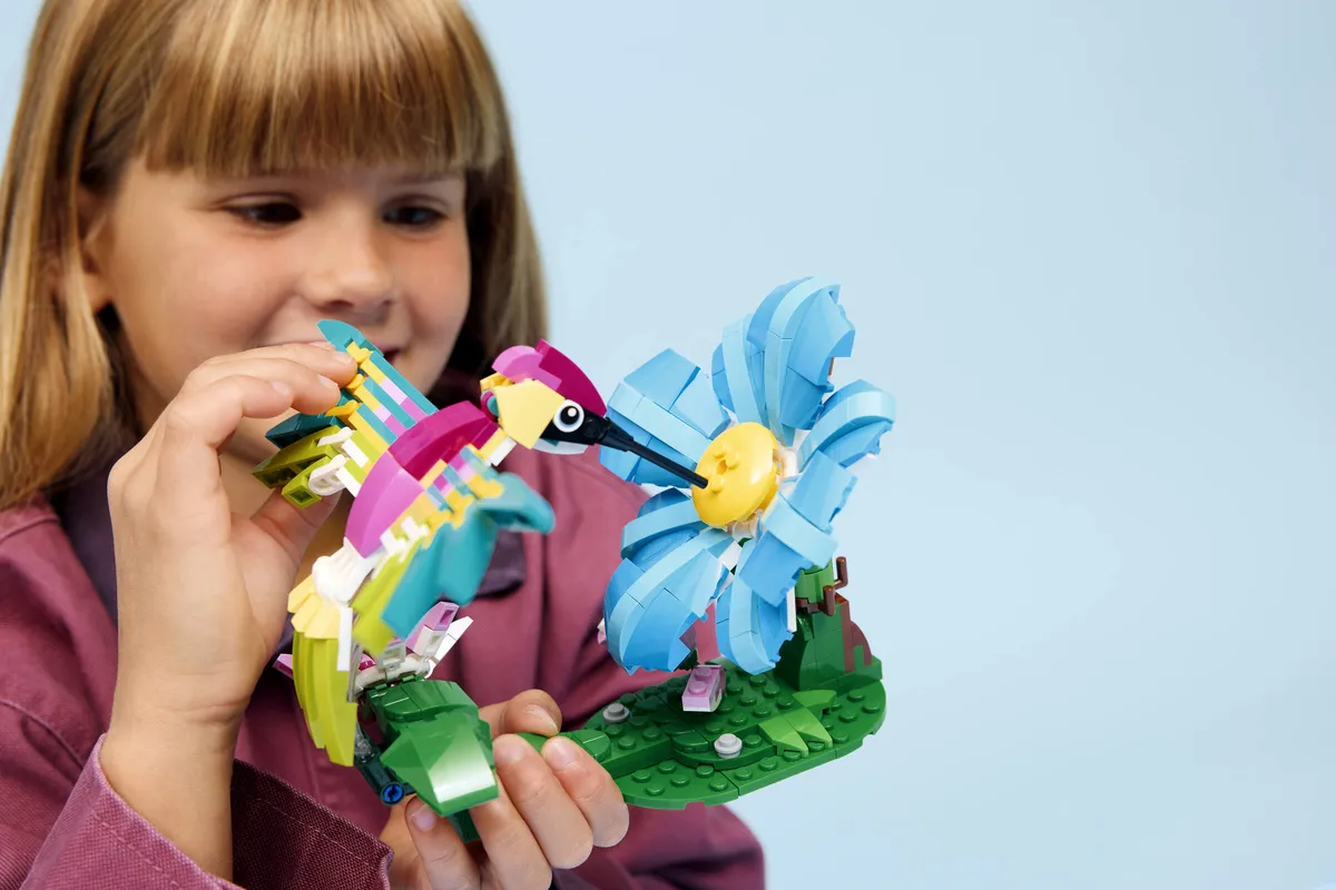 LEGO Wild Animals: Colorful Hummingbird (31384) - Bild 10