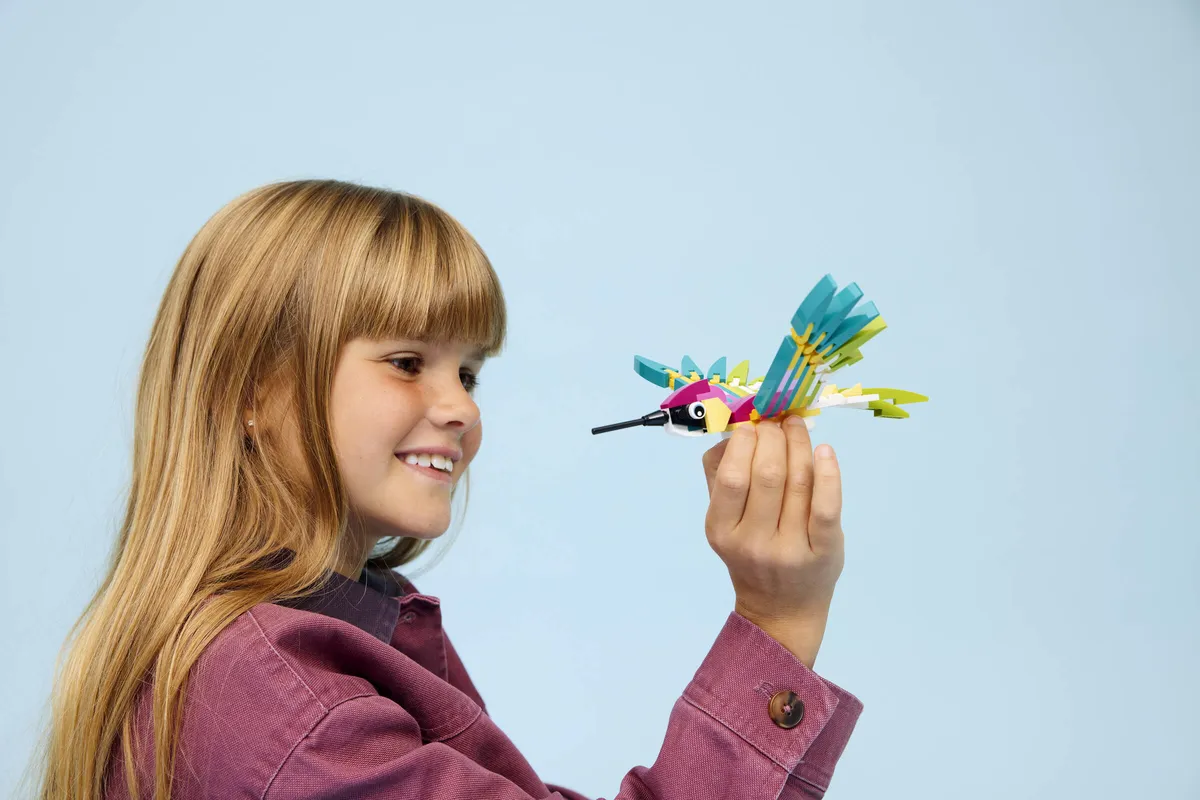 LEGO Wild Animals: Colorful Hummingbird (31384) - Bild 11