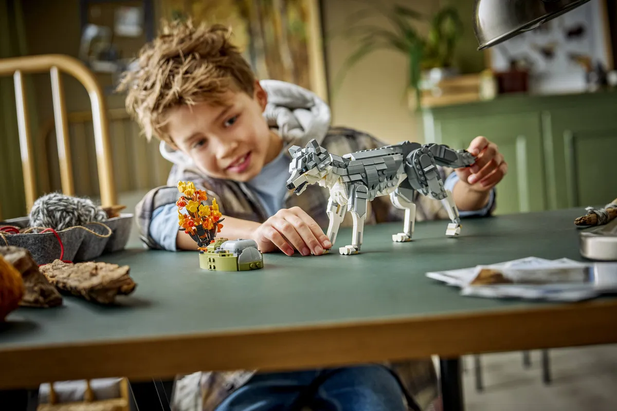 LEGO Forest Animals: Gray Wolf (31393) - Bild 11