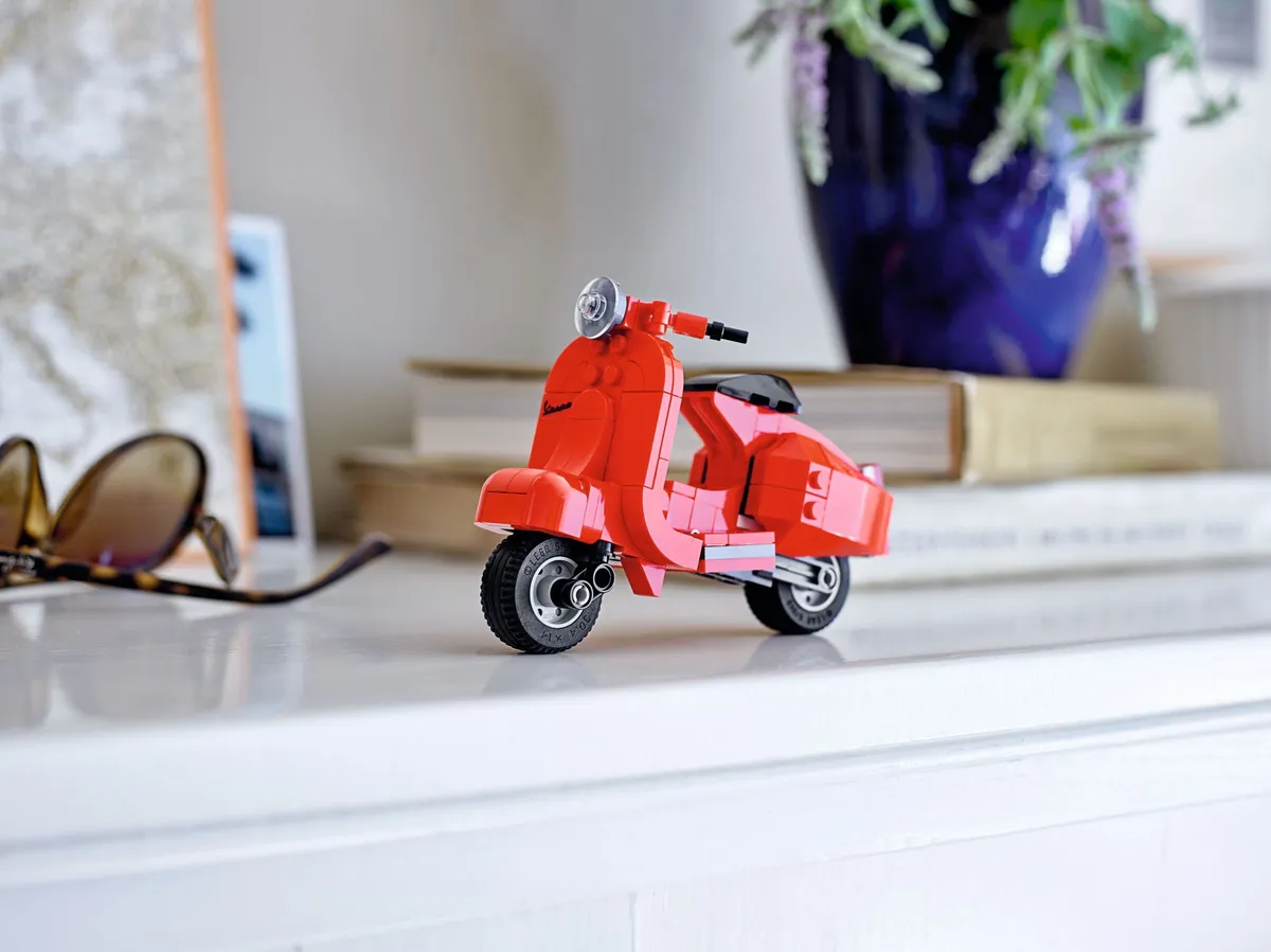 LEGO Vespa (40517) - image 3
