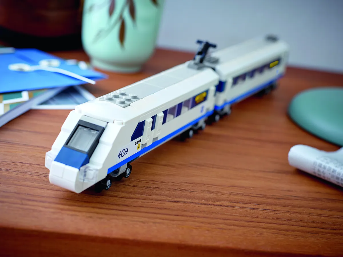 LEGO High-Speed Train (40518) - image 5